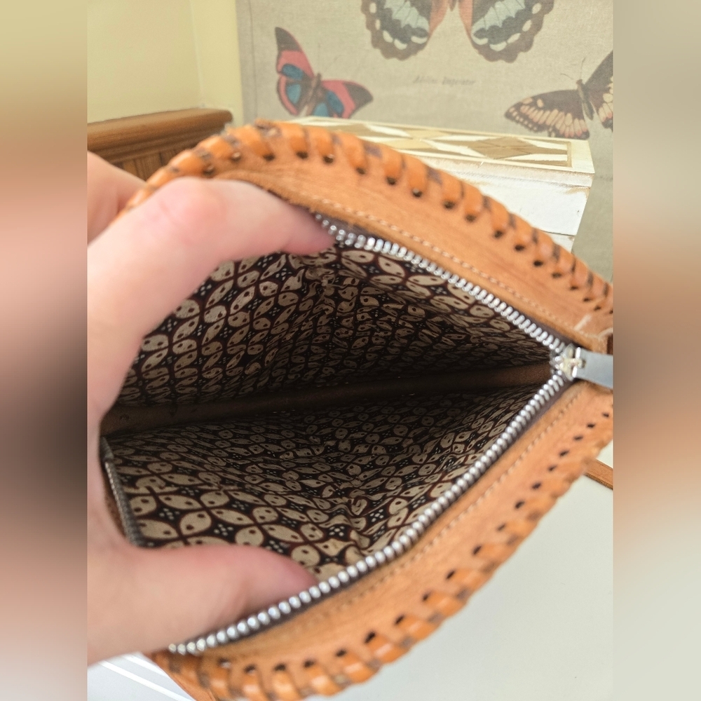 Vintage Round Tooled Leather Bag - Picture 7 of 8